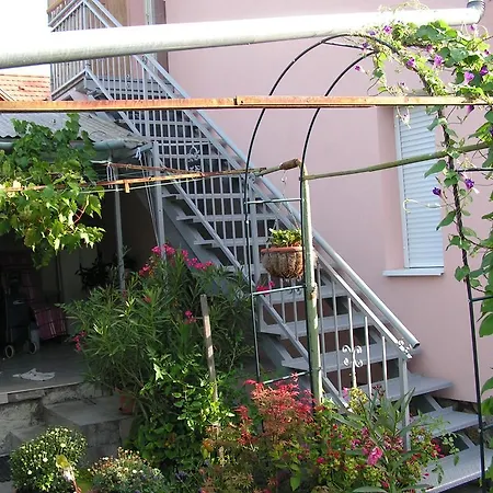 Lehoczki Apartman Apartment